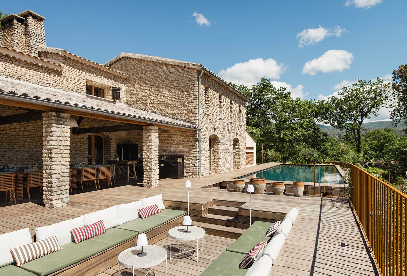 Le Mas des Restanques : maison de vacances à louer dans le Luberon (Saint-Saturnin-lès-Apt), maison haut de gamme en location avec piscine.