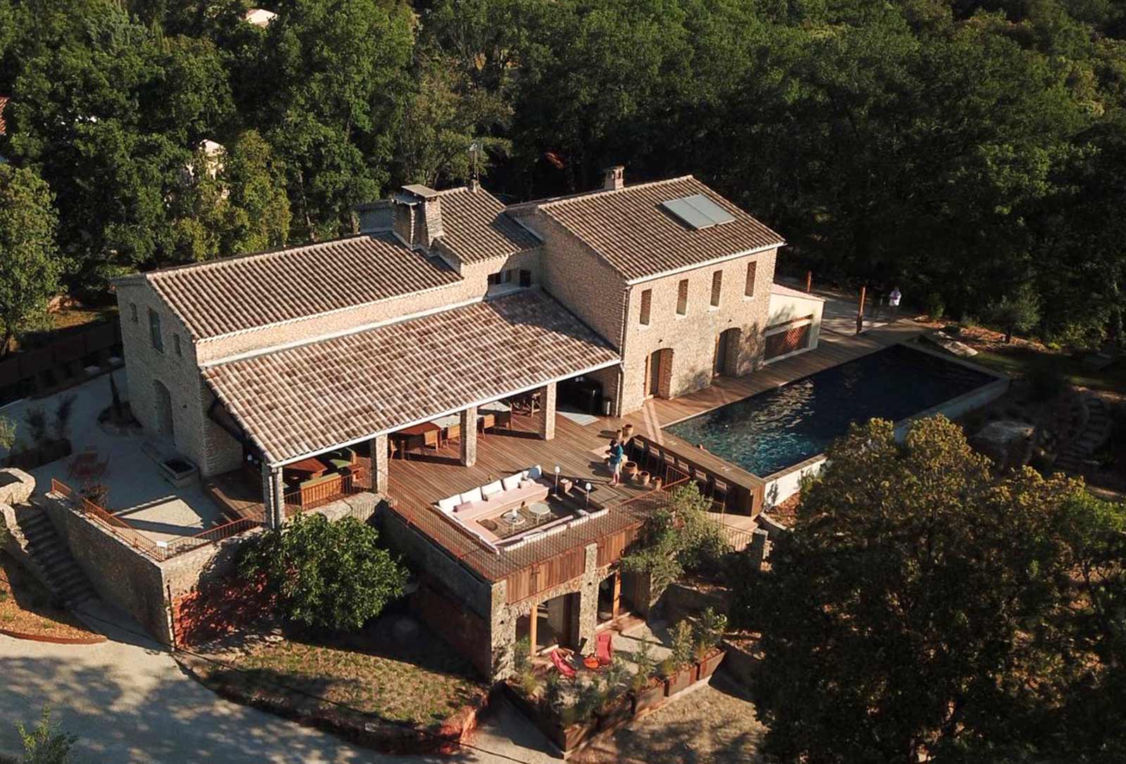 Le Mas des Restanques : maison de vacances à louer dans le Luberon (Saint-Saturnin-lès-Apt), maison haut de gamme en location avec piscine.